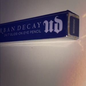 Urban Decay eye pencil in “Perversion”